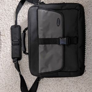 Targus Deluxe Notebook laptop bag rugged in excellent condition